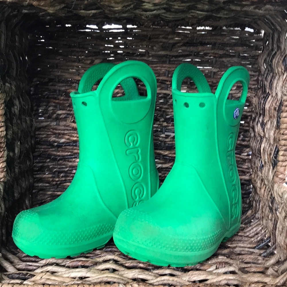 Size 8 toddler green croc boots unisex